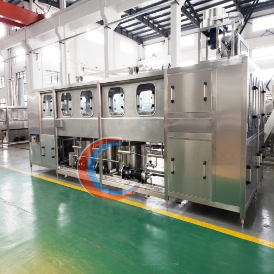 Dây chuyền chiết rót và đóng bình nước tinh khiết 20 lít